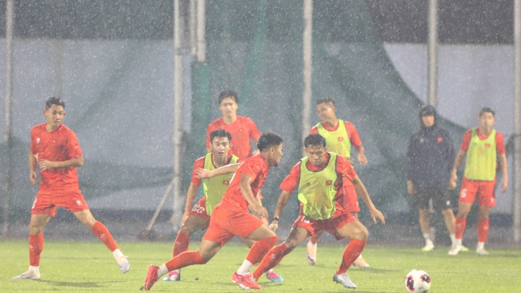 FIFA ASEAN CUP 2026: ĐT Việt Nam đội mưa rèn quân tại Bandung