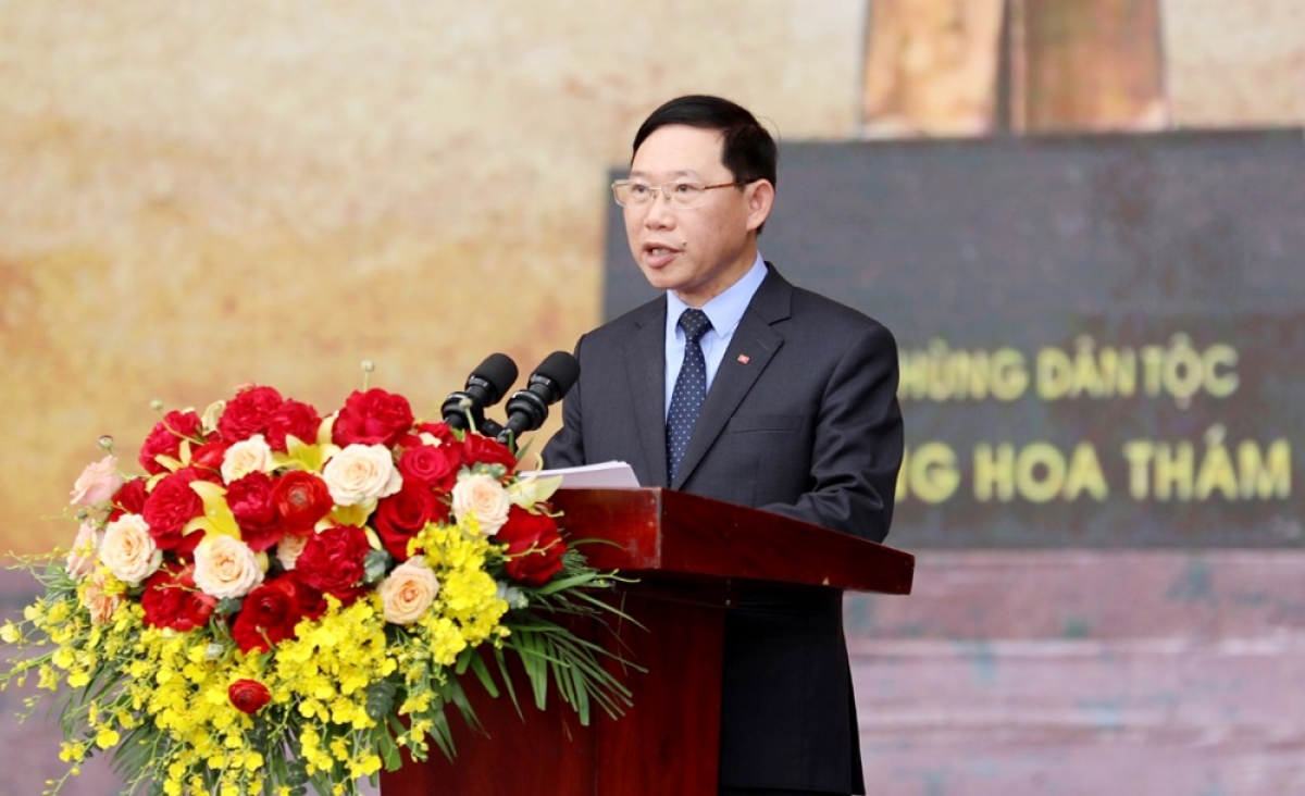 Đồng chí Lê Ánh Dương đọc diễn văn khai mạc lễ hội.