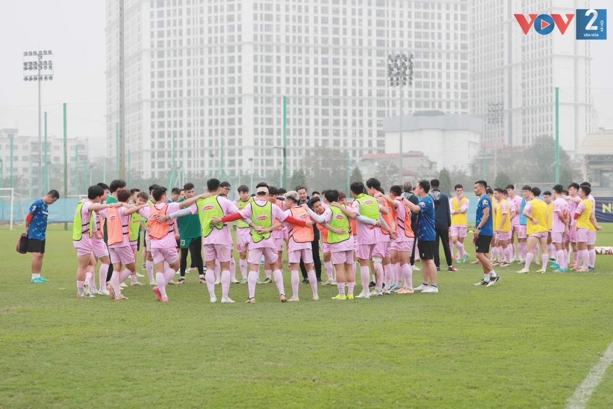 HLV Troussier và các cộng sự tiếp tục trộn lẫn đội tuyển Việt Nam và ĐT U23 tiến hành rèn luyện chung