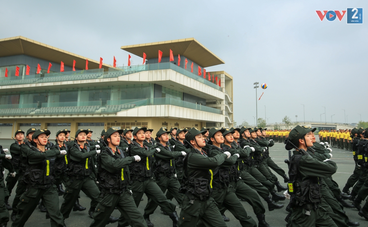Khối nữ Cảnh sát đặc nhiệm tham gia diễu binh.