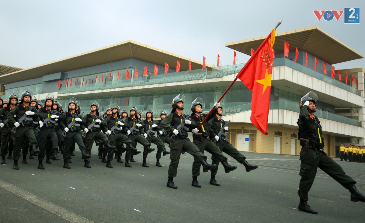 Lực lượng diễu binh, diễu hành trong Lễ kỷ niệm trọng thể hôm nay với khí thế hào hùng, thể hiện niềm vinh dự, tự hào, lớn mạnh của lực lượng Cảnh sát cơ động.