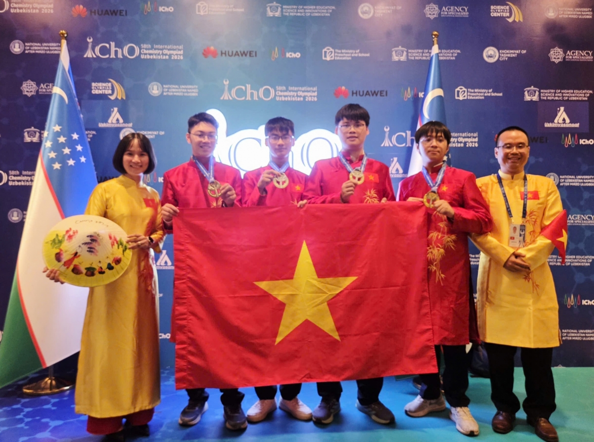 Các thành viên đội tuyển Olympic Hoá học Việt Nam tham dự IChO 2026 (Ảnh: moet)