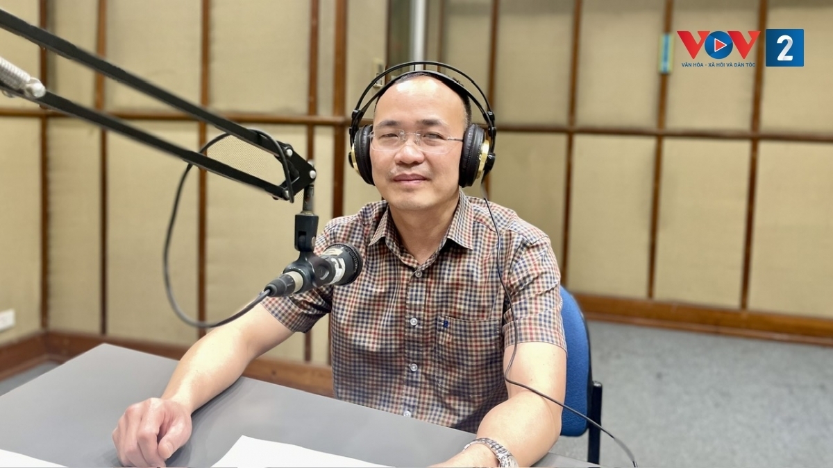 BSCKII Nguyễn Văn Phúc tư vấn cho các thính giả trong chương trình Chuyện Thầm kín- VOV2