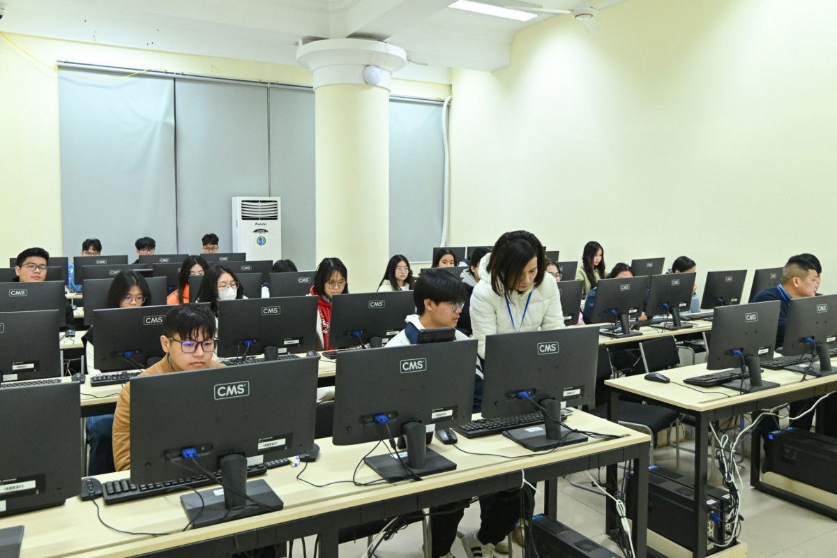 Lộ trình kỳ thi tốt nghiệp THPT trên máy tính sẽ được thí điểm từ năm 2027 và triển khai đại trà vào năm 2030 (Ảnh minh họa: hust)
