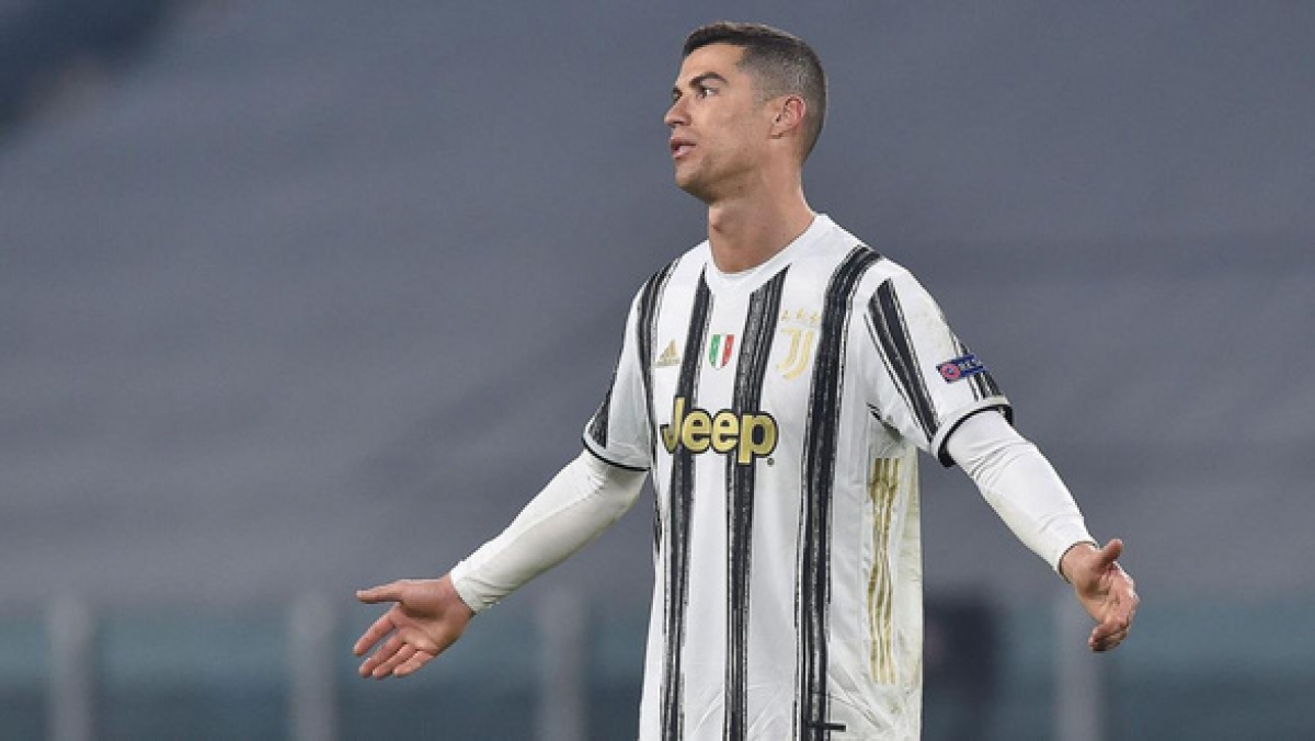 Ronaldo tịt ngòi trong ngày Juventus thua thảm AC Milan (Ảnh: Internet)
