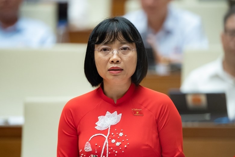 Miễn học phí cho con giáo viên: Thu nhập nhà giáo có đúng là quá thấp? 