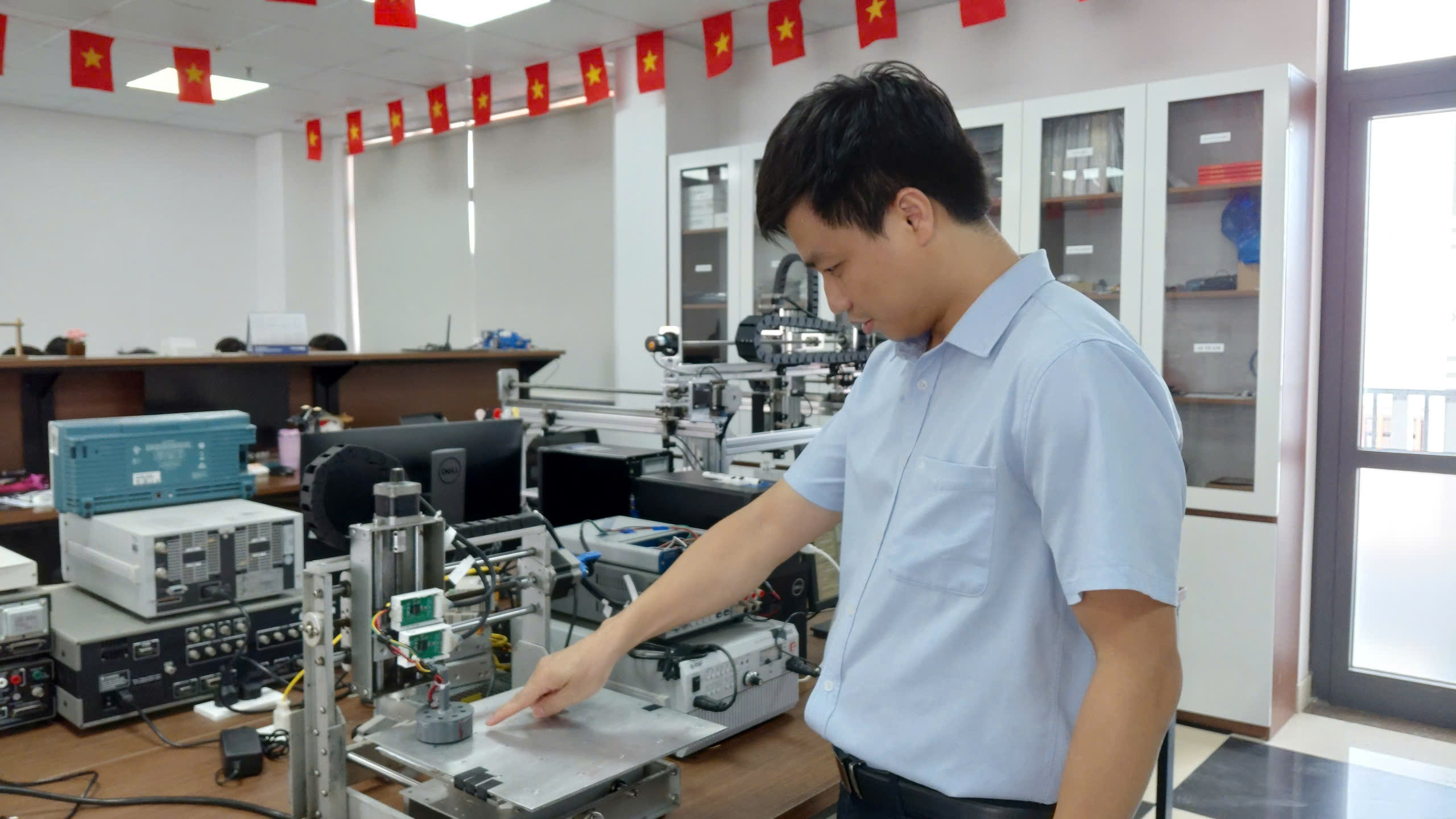 Trở về để cống hiến cho khoa học nước nhà