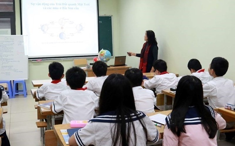 Sẽ có quy định để giáo viên không lợi dụng người thân chi phối dạy thêm