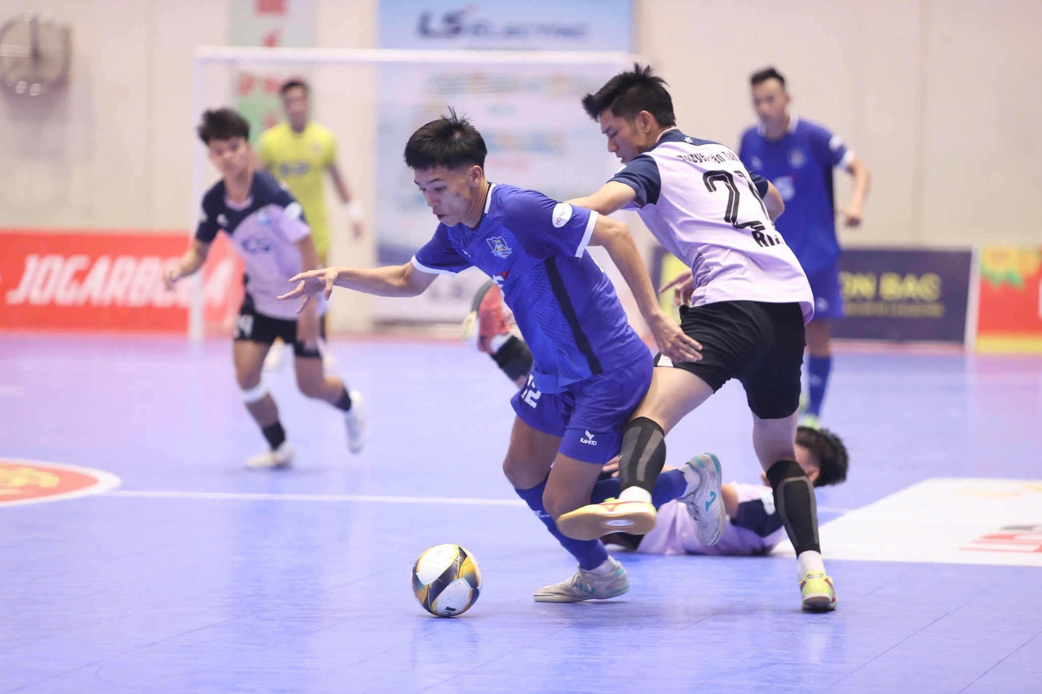 Thái Sơn Nam TP.HCM và Thái Sơn Bắc cùng thắng đậm