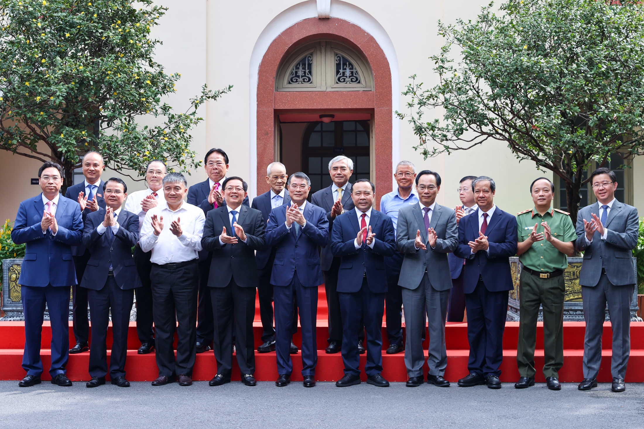 Nhà khoa học ở đâu trong mối quan hệ 3 nhà?