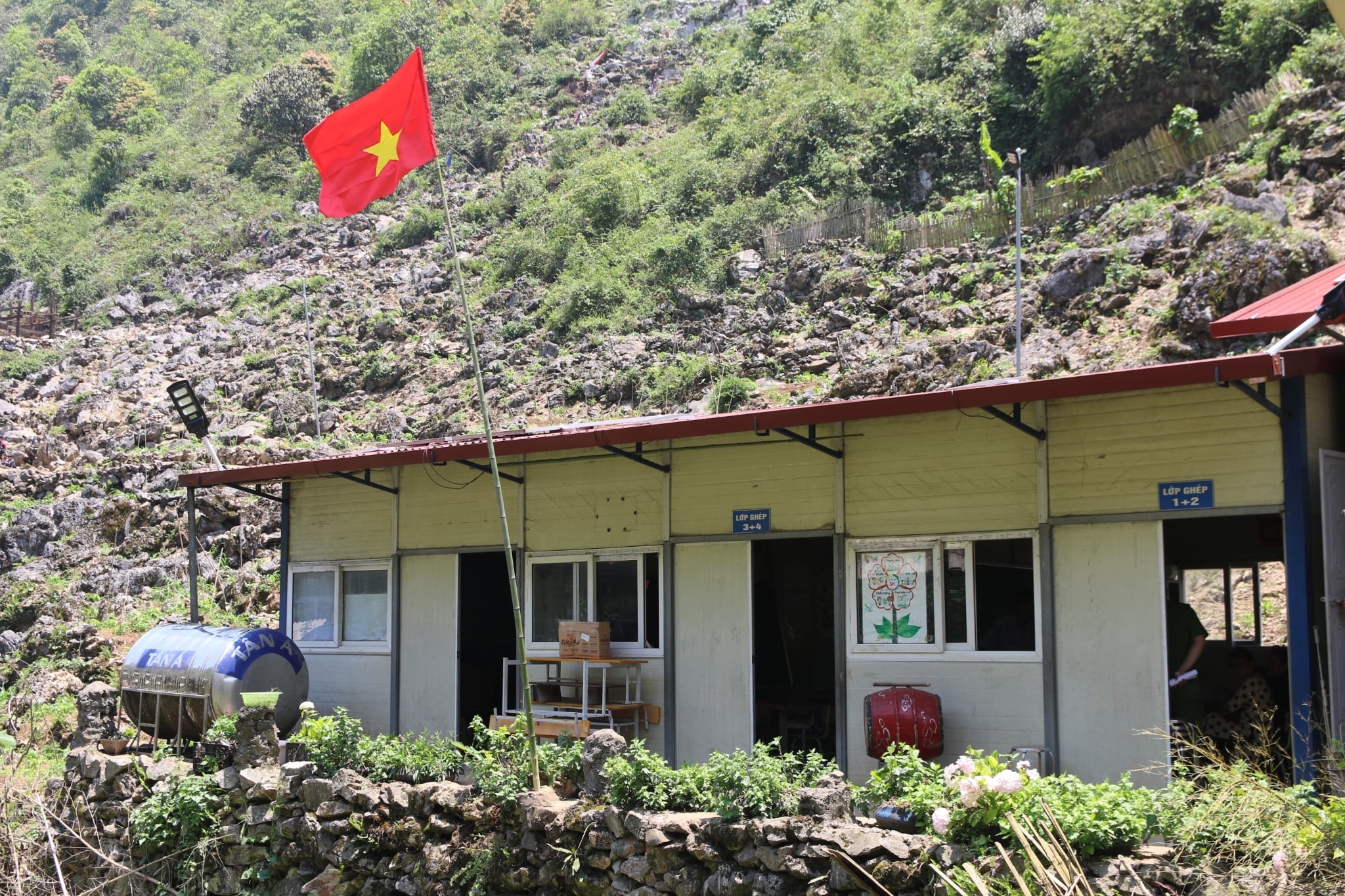 Xây trường nội trú liên cấp: Thêm nhiều học sinh bớt cảnh đường xa đến trường