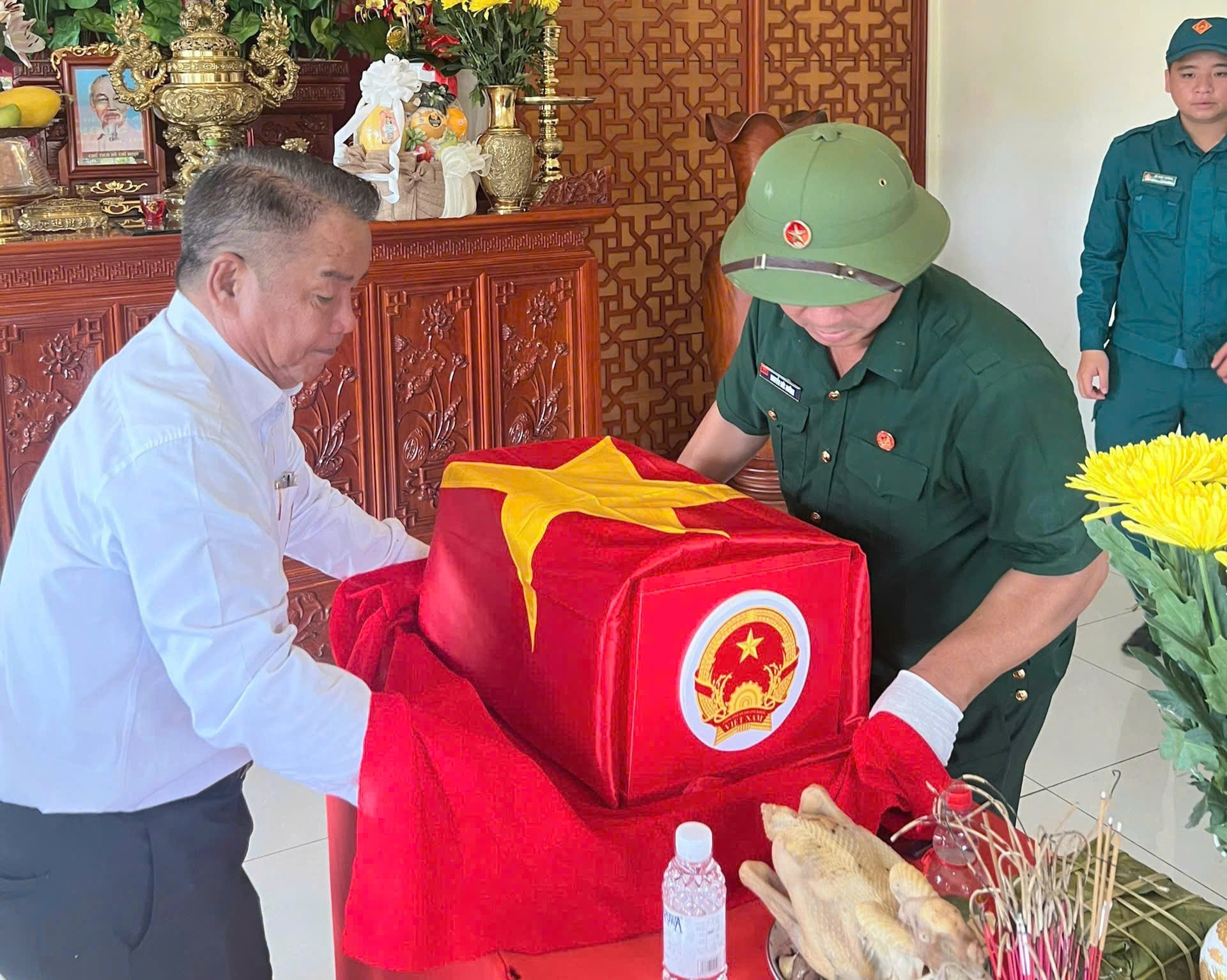 Đưa hài cốt Liệt sĩ Vi Ngọc Vinh trở về quê hương sau hơn nửa thế kỷ
