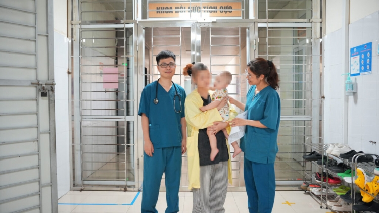 Bị hóc kẹo lạc, bệnh nhi 17 tháng tuổi suýt mất mạng