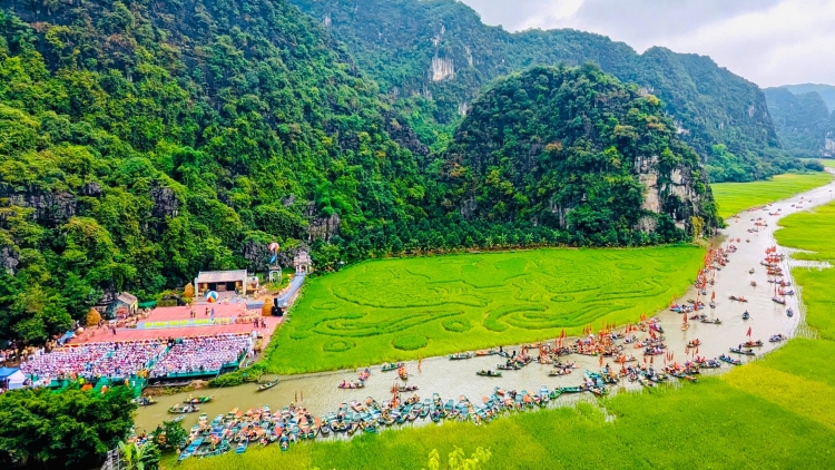 Khai mạc Tuần Du lịch Ninh Bình 2025 Sắc vàng Tam Cốc-Tràng An