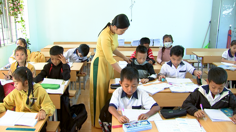 Thiếu hơn 120.000 giáo viên, Bộ GD-ĐT đề nghị tuyển gấp