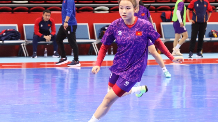 Đội Futsal nữ Việt Nam làm quen sân thi đấu của VCK châu Á 2025