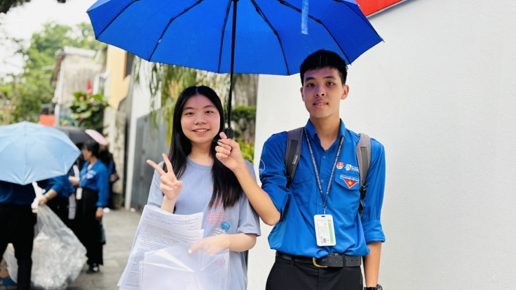 Thí sinh bị "thử thách" với phần đọc đề thi tốt nghiệp môn Tiếng Anh 