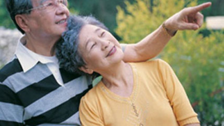 Vợ chồng già nên sống cùng nhau