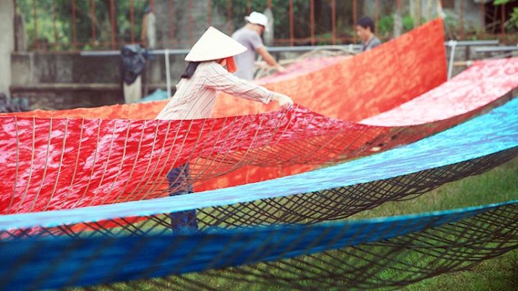 Thăm làng lụa Nha Xá