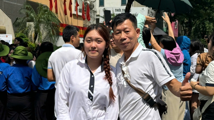 Thí sinh thi xong môn Ngữ văn: Dù ở đâu cũng cần có tình yêu Tổ quốc