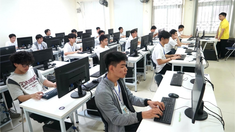 Gần 100 học sinh giỏi tham gia tranh tài tại Olympic Trí tuệ nhân tạo 2025