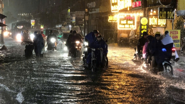 Bí quyết đảm bảo an toàn khi đi đường mùa mưa bão