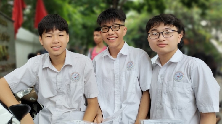 Hà Nội công bố điểm thi, điểm chuẩn vào lớp 10 THPT công lập năm 2025