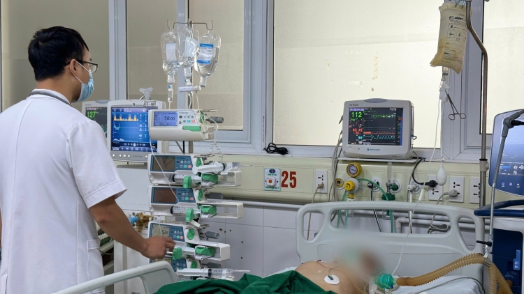 Liệt tứ chi sau một mũi tiêm ở phòng khám tư