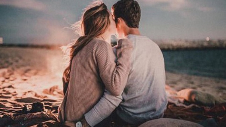 Tìm kiếm hạnh phúc bên người chồng kém tuổi