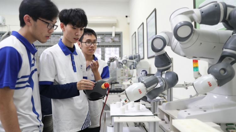 Bỏ điều kiện 8 điểm Toán mới được học ngành bán dẫn