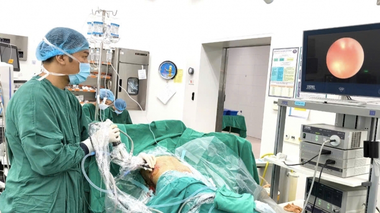 Quên rút sonde sau khi tán sỏi một bệnh nhân gặp nguy hiểm
