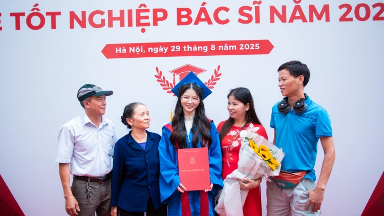 Ba người ở chung phòng ký túc xá đều đỗ bác sĩ nội trú