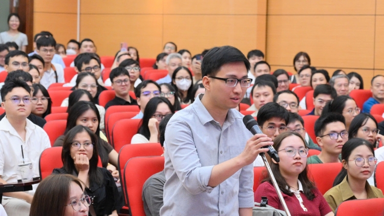 Hiệu trưởng ĐH Y Hà Nội lý giải "sức nóng" cùa kỳ thi bác sĩ nội trú