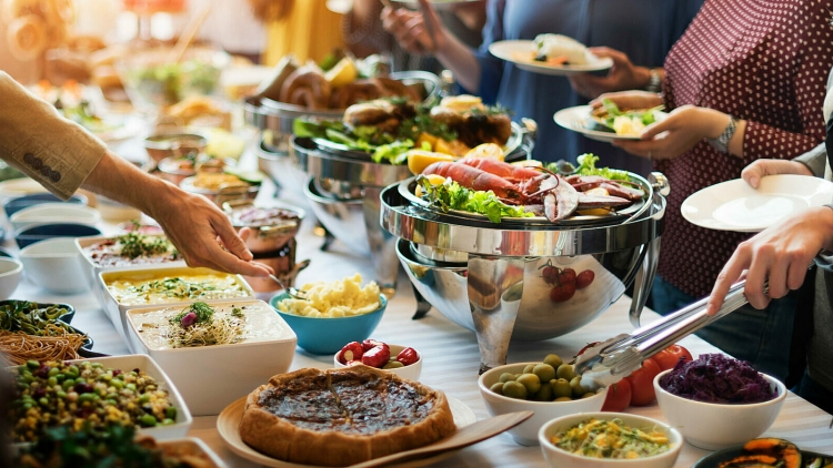 Đừng biến bữa tiệc buffet thành cuộc "no dồn"