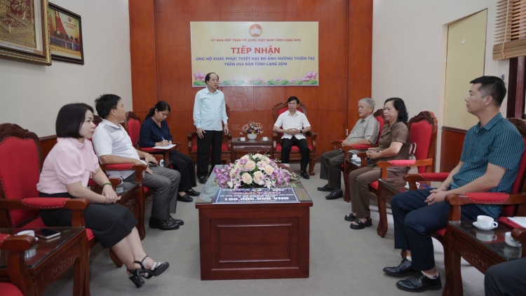 Trung ương Hội Người cao tuổi Việt Nam trao hỗ trợ người dân vùng lũ Đông Bắc