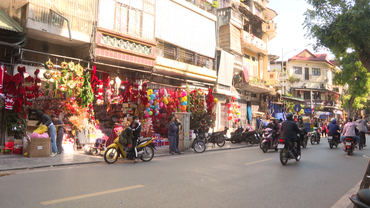 [Video] Hà Nội: Dọn dẹp vỉa hè, quyết tâm xây dựng phường kiểu mẫu