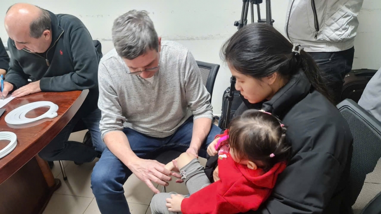 BV Xanh Pôn khám sàng lọc và phẫu thuật cho trẻ mắc dị tật vận động