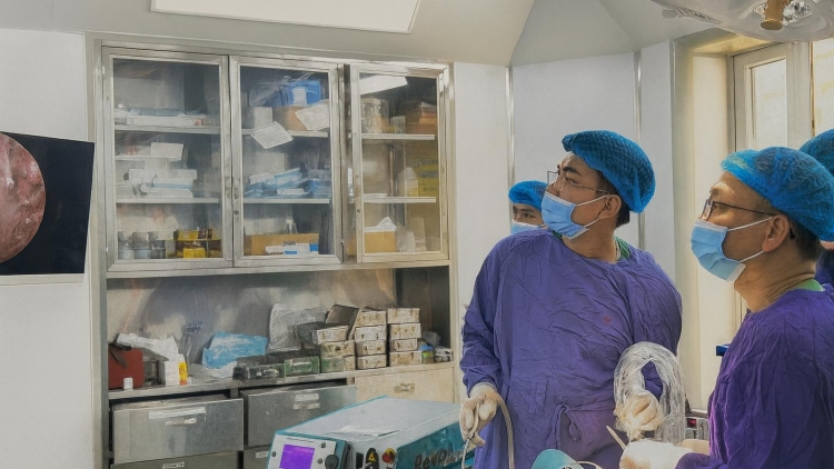 Bệnh viện Ung bướu HN ứng dụng kỹ thuật mới điều trị u vùng đầu cổ