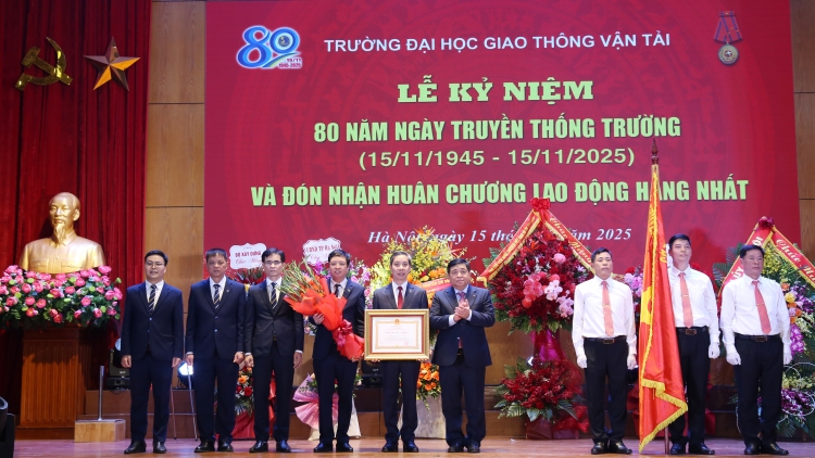 ĐH Giao thông vận tải đón nhận Huân chương Lao động hạng Nhất 