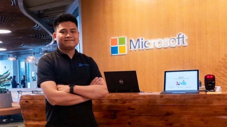 Người già bị lừa đảo qua mạng