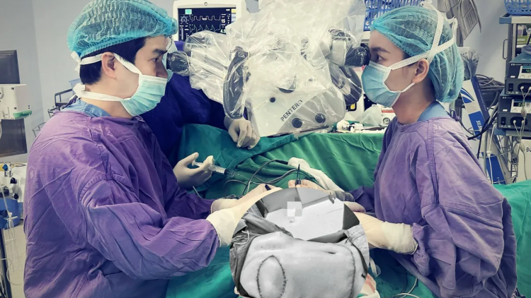 Tái tạo ngực cho bệnh nhân ung thư vú bằng vạt da từ bụng nối mạch vi phẫu