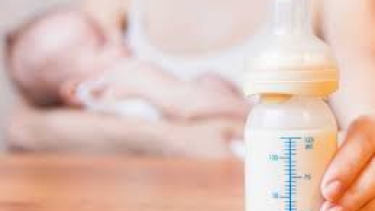 Trẻ mẩn ngứa vùng miệng và đi ngoài liên tục do dị ứng sữa