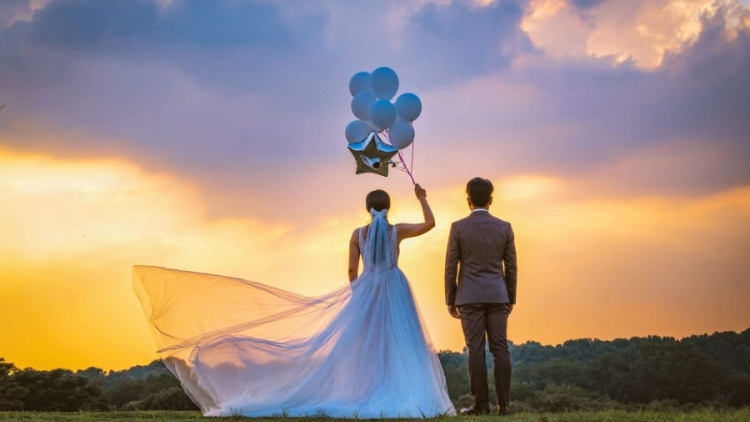 Hôn nhân lệch tuổi: Kê sao cho bằng