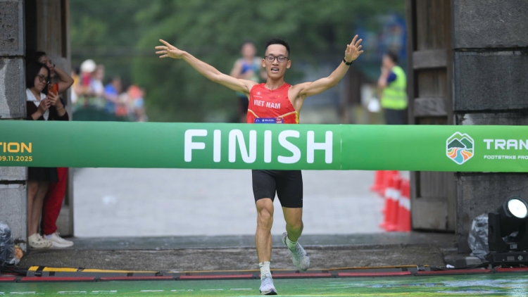 Hơn 10 nghìn VĐV tranh tài trên cung đường di sản của Trang An Marathon 2025