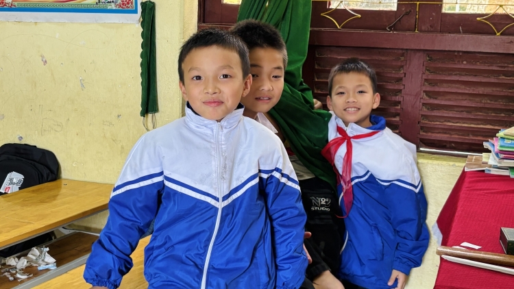 Học trò vùng biên Bát Mọt sắp hết cảnh trọ học vì đường xa
