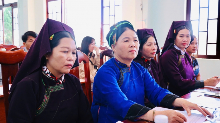 Các bạn đến lớp xóa mù đã là "anh hùng" rồi!