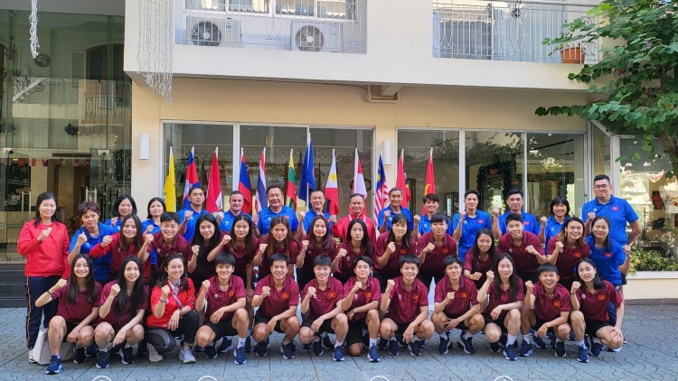 Đội tuyển nữ Việt Nam nhận tiếp sức trước trận quyết định