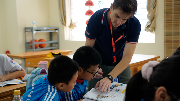 Thu tiền triệu dạy học liên kết: 'Không biến trường học thành nơi làm dịch vụ' 