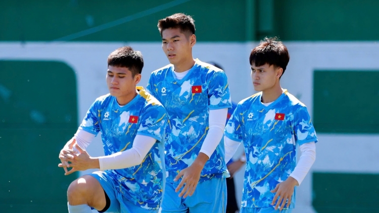 U22 Việt Nam rèn dứt điểm dưới nắng gắt