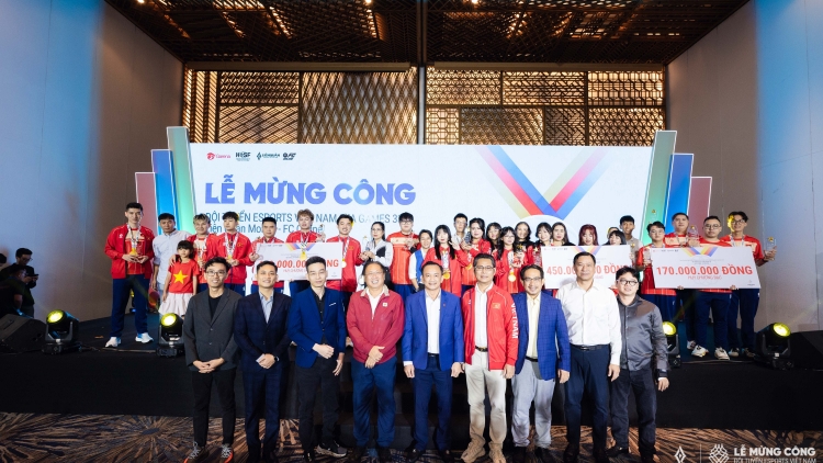 Mừng công các đội tuyển thể thao điện tử Việt Nam đoạt huy chương SEA Games 33